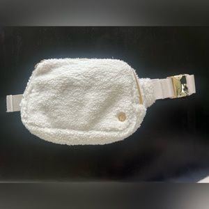 Lululemon Everywhere belt bag large 2L